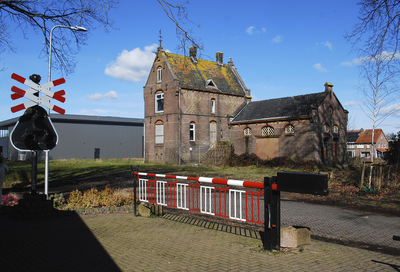 909292 Gezicht op het voormalige stationsgebouw Woudenberg-Scherpenzeel (Spoorlaan 4) te Woudenberg.